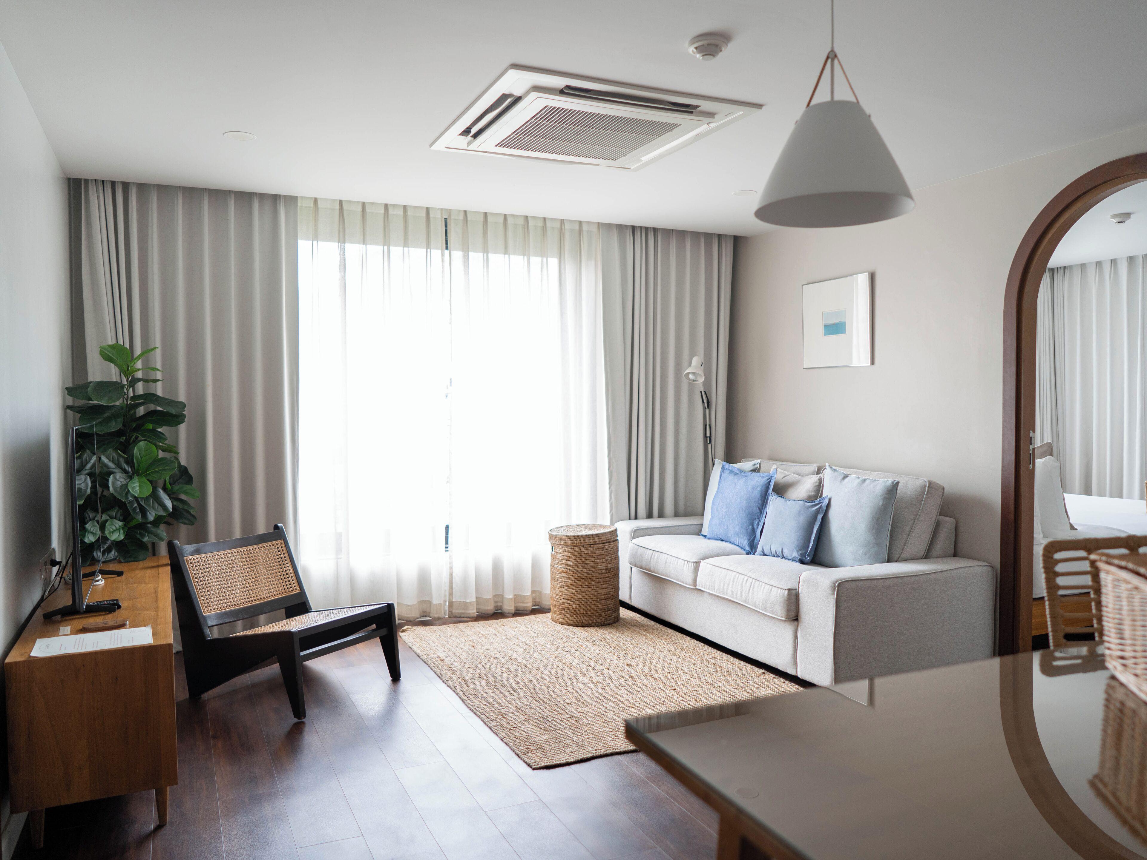 The Earth Hotel — Photos 1
